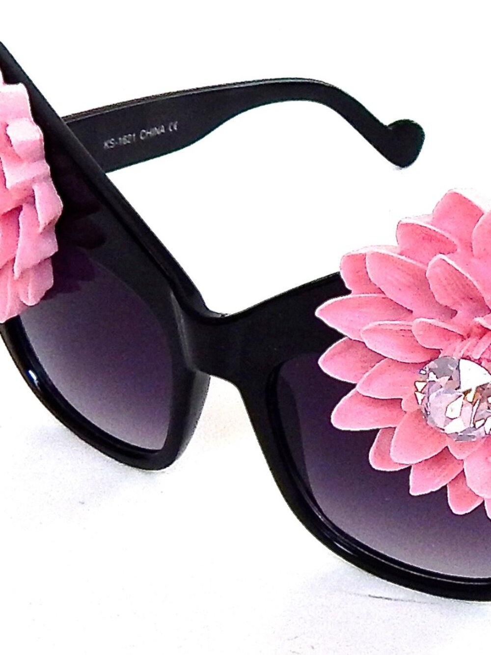 GASOLINE GLAMOUR CRUELLA PINK LILY POND GLASSES 🪷🪷🪷
